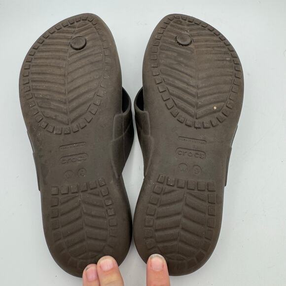 Crocs Brown Flip Flop Sandals Women’s 9 Comfort Lightweight Summer Beach - Picture 7 of 8